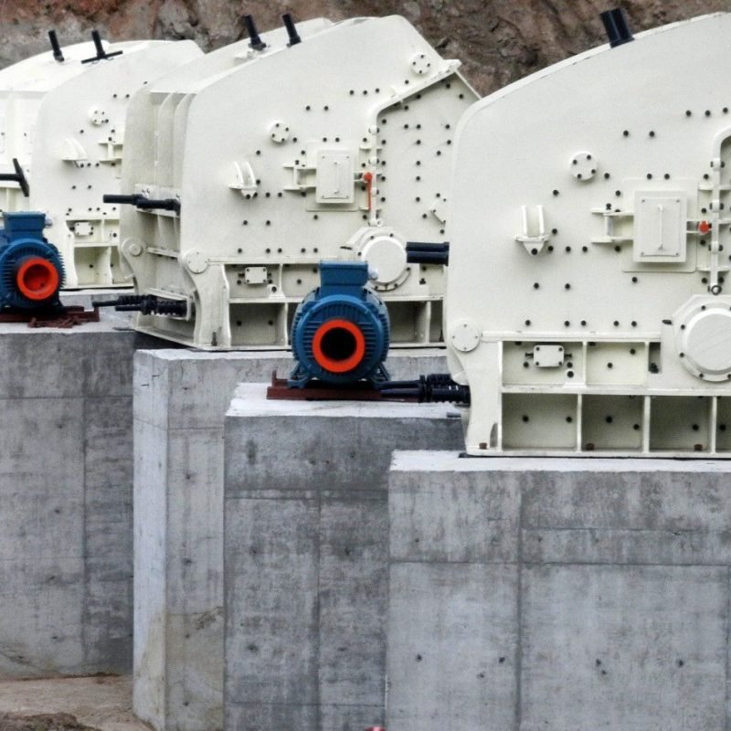Complete sand gravel production line featuring a limestone crusher and high-efficiency impact crusher for a full-scale sand production line.