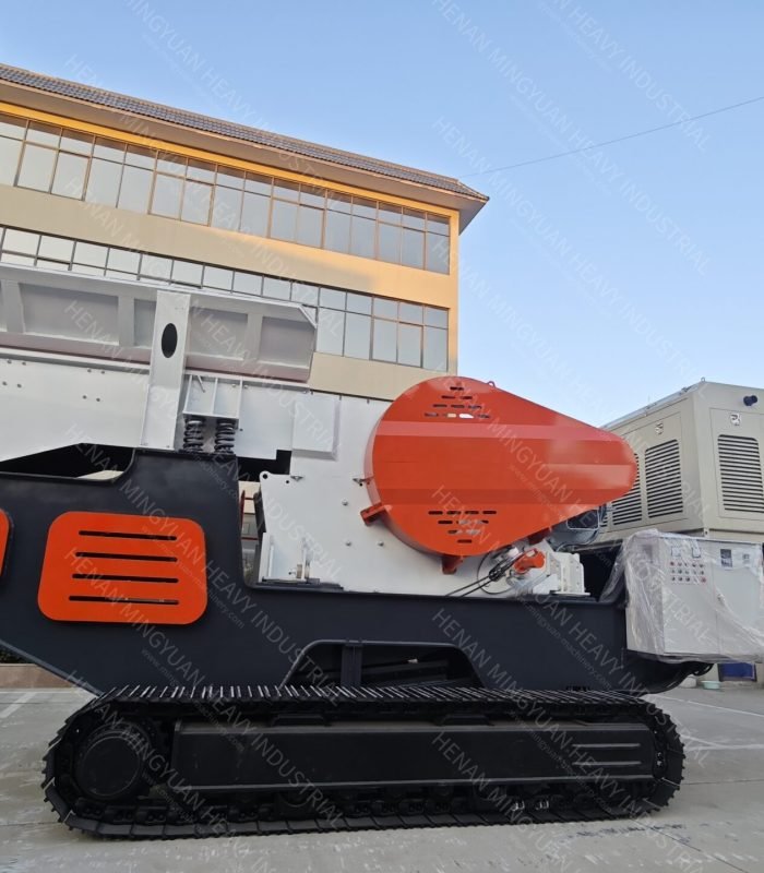 Crawler jaw crusher mounted on a crawler track for mobile, high-performance crushing in mining, construction, and aggregate industries
